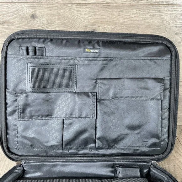 Solo Laptop Computer Bag Black Padded Multi Pocket 12x16x2 Handle or Shoulder - Picture 5 of 10